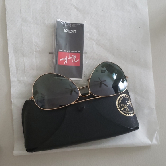 Ray-Ban aviator sunglasses - Picture 2 of 5
